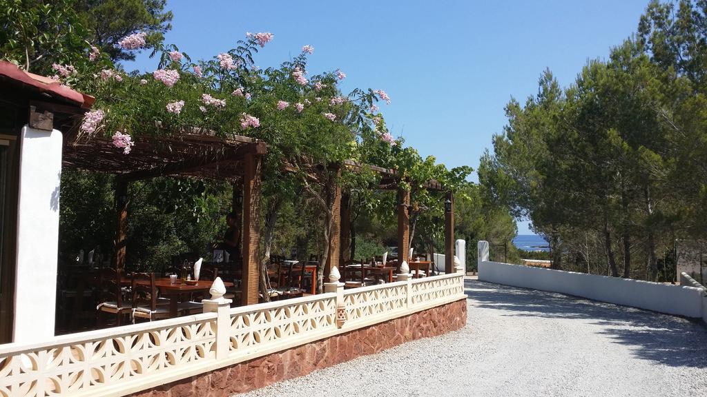 Hostal Restaurante Pou Des Lleo Sant Carles de Peralta ภายนอก รูปภาพ