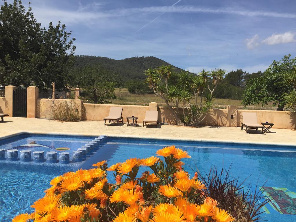 Hostal Restaurante Pou Des Lleo Sant Carles de Peralta ภายนอก รูปภาพ